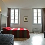 Chambre de quatre personnes pour groupe ou individuels de l'hôtel des Deux Forts à Salins les Bains - Jura - Accueil de groupe, séminaire, famille...